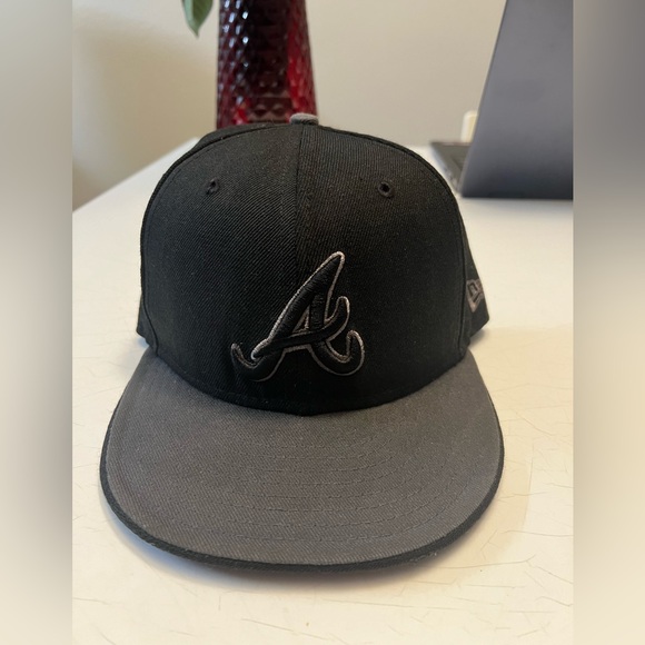 Men’s cap bundle. - Picture 3 of 6